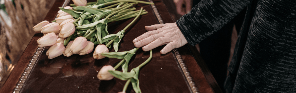 Cos’è la vestizione funebre e come funziona